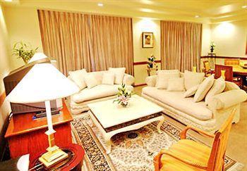 New World Makati Hotel, Manila 5*